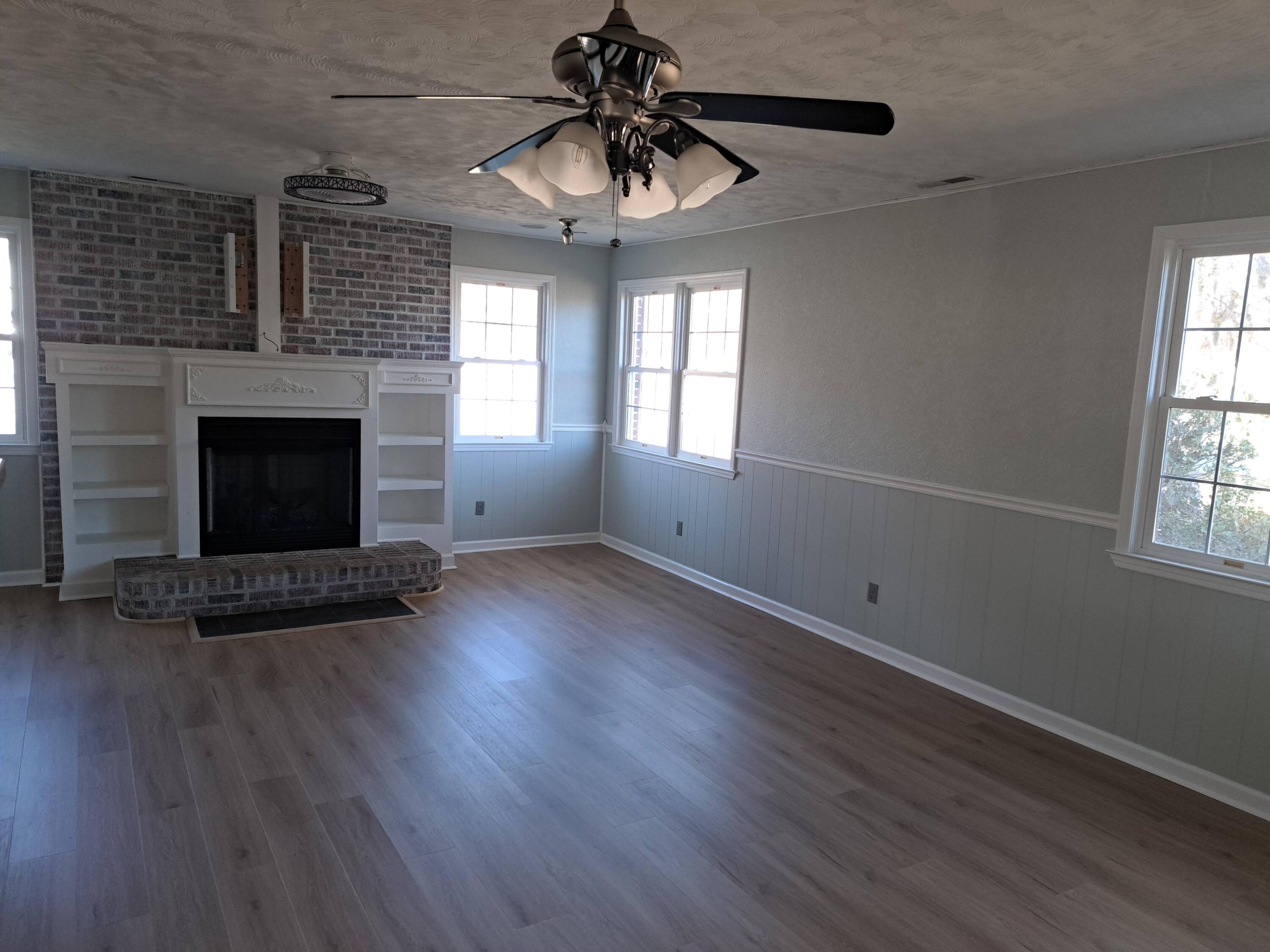 1027 East Recess Road Hanahan, SC 29410 - Photo 3 of 22 20251215_132128