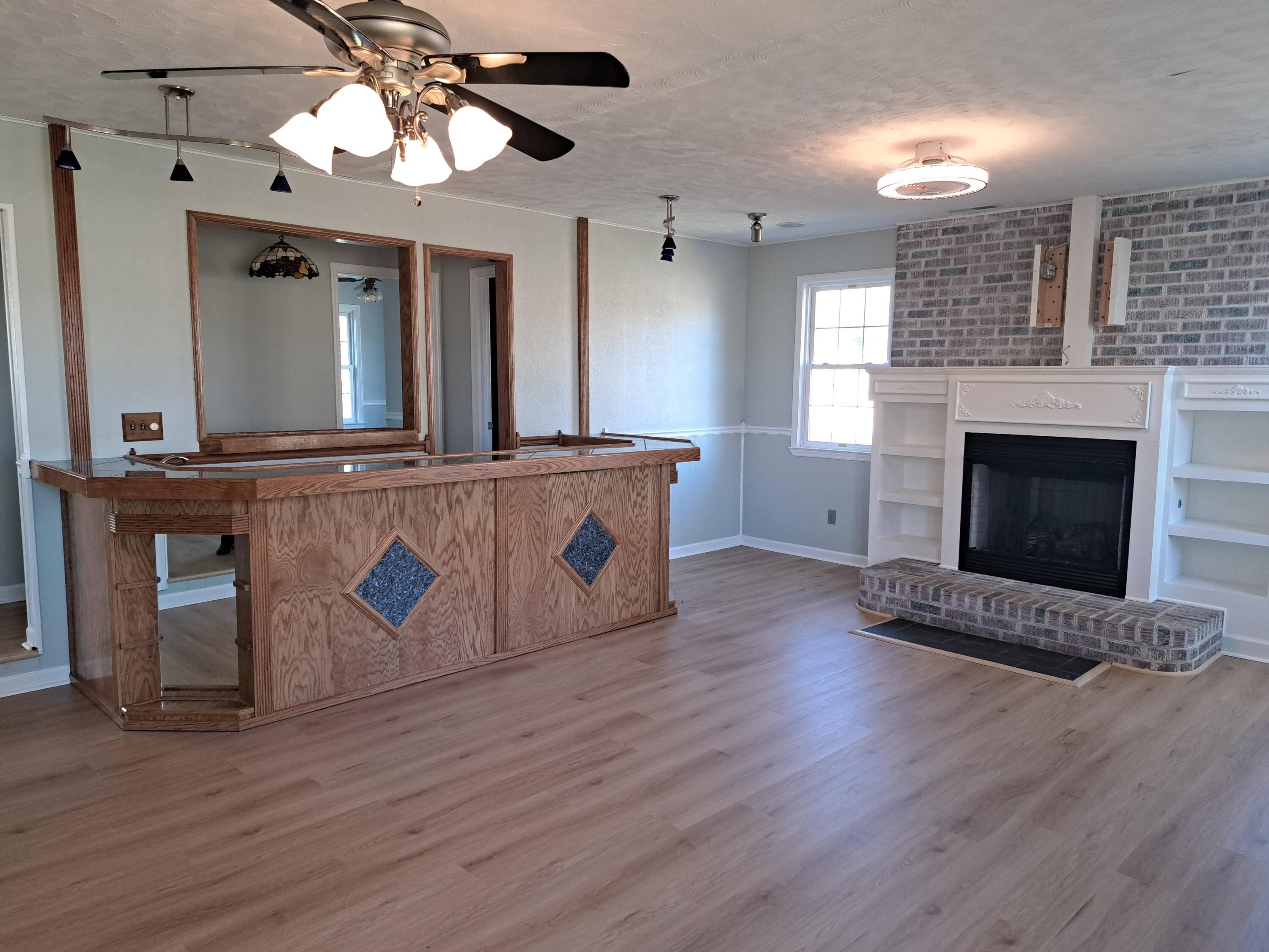 1027 East Recess Road Hanahan, SC 29410 - Photo 4 of 22 20251215_132147