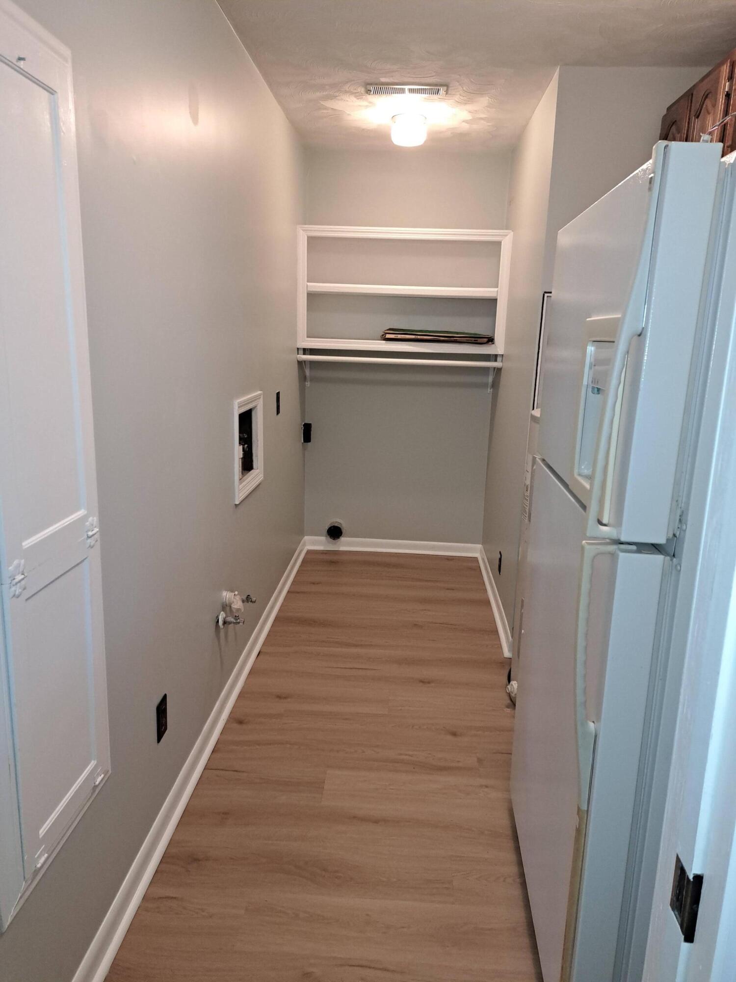 1027 East Recess Road Hanahan, SC 29410 - Photo 5 of 22 20251215_132412