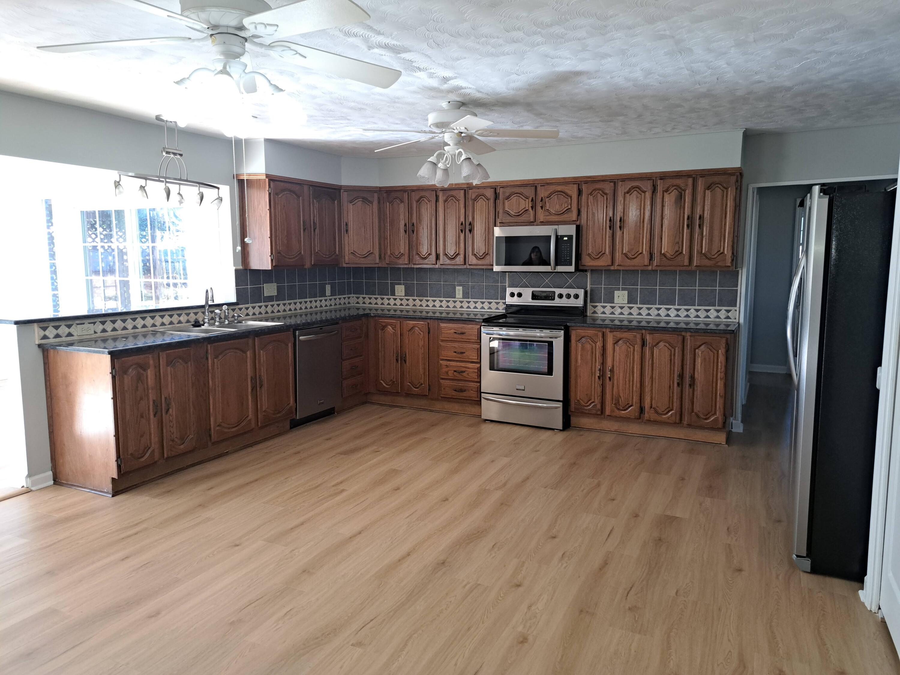 1027 East Recess Road Hanahan, SC 29410 - Photo 6 of 22 20251215_132531