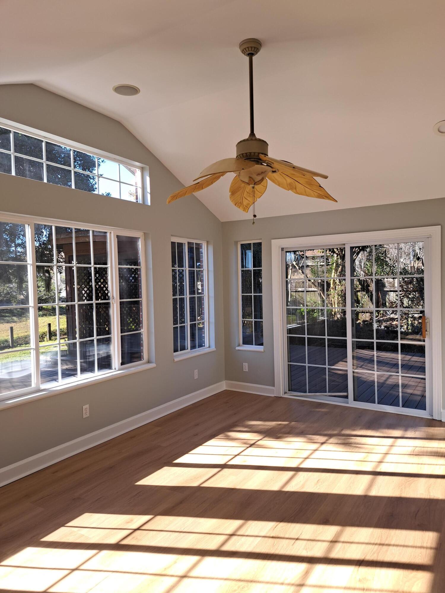 1027 East Recess Road Hanahan, SC 29410 - Photo 7 of 22 20251215_132615