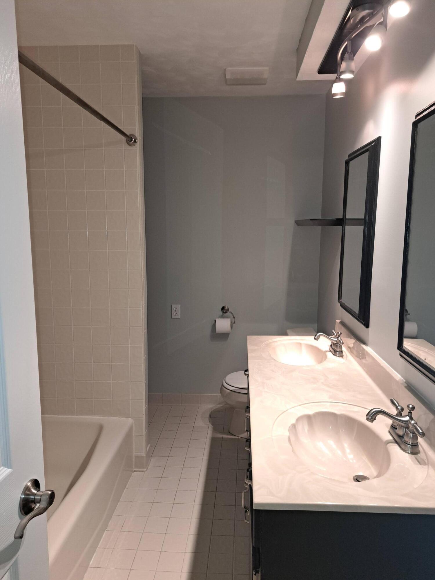 1027 East Recess Road Hanahan, SC 29410 - Photo 9 of 22 20251215_132704