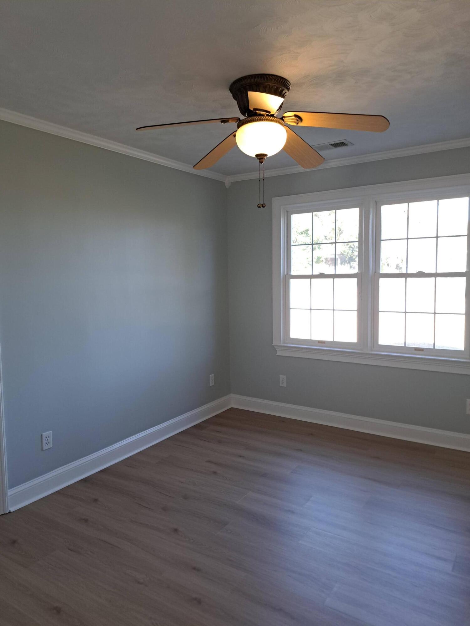 1027 East Recess Road Hanahan, SC 29410 - Photo 10 of 22 20251215_132732