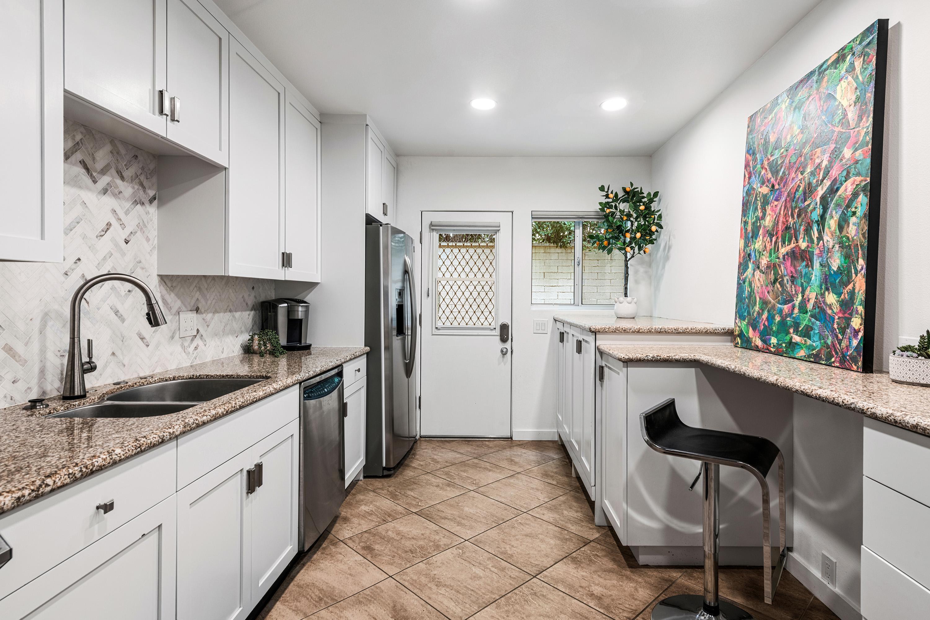 500 West Arenas Road, Unit 4 Palm Springs, CA 92262 - Photo 5 of 40 2825