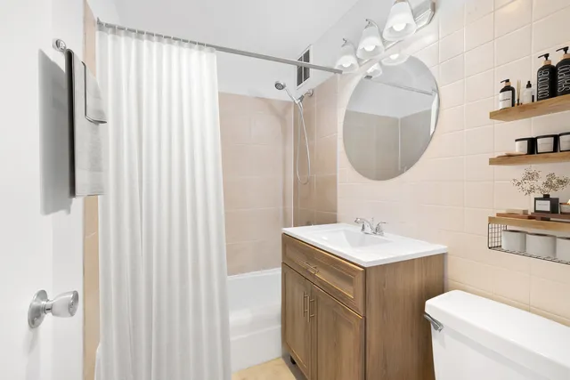 $2,450 | 655 West Irving Park Road, Unit 1114, Chicago, IL 60613