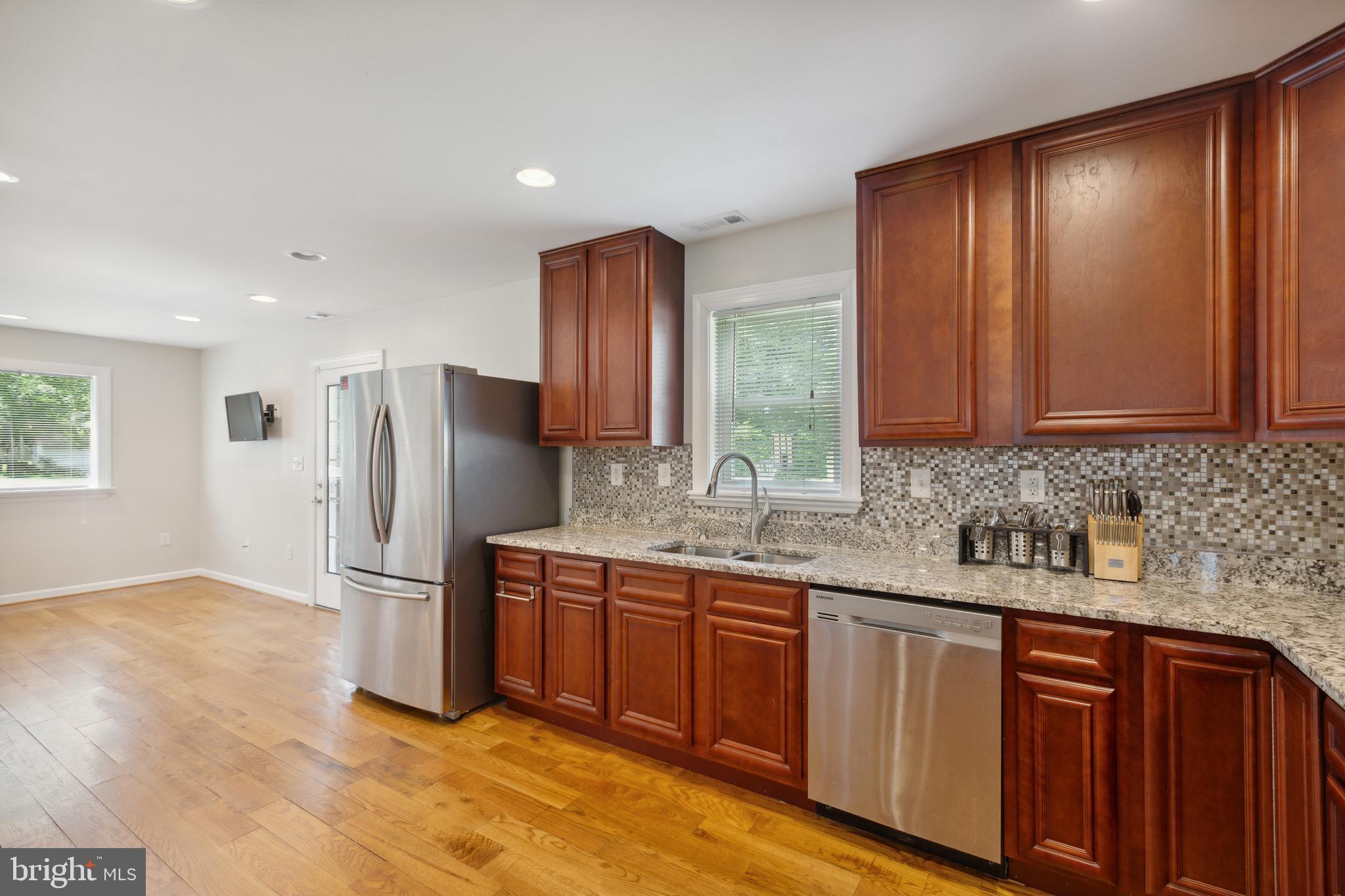 8105 Woodyard Road Clinton, MD 20735 - Photo 11 of 41 Kitchen