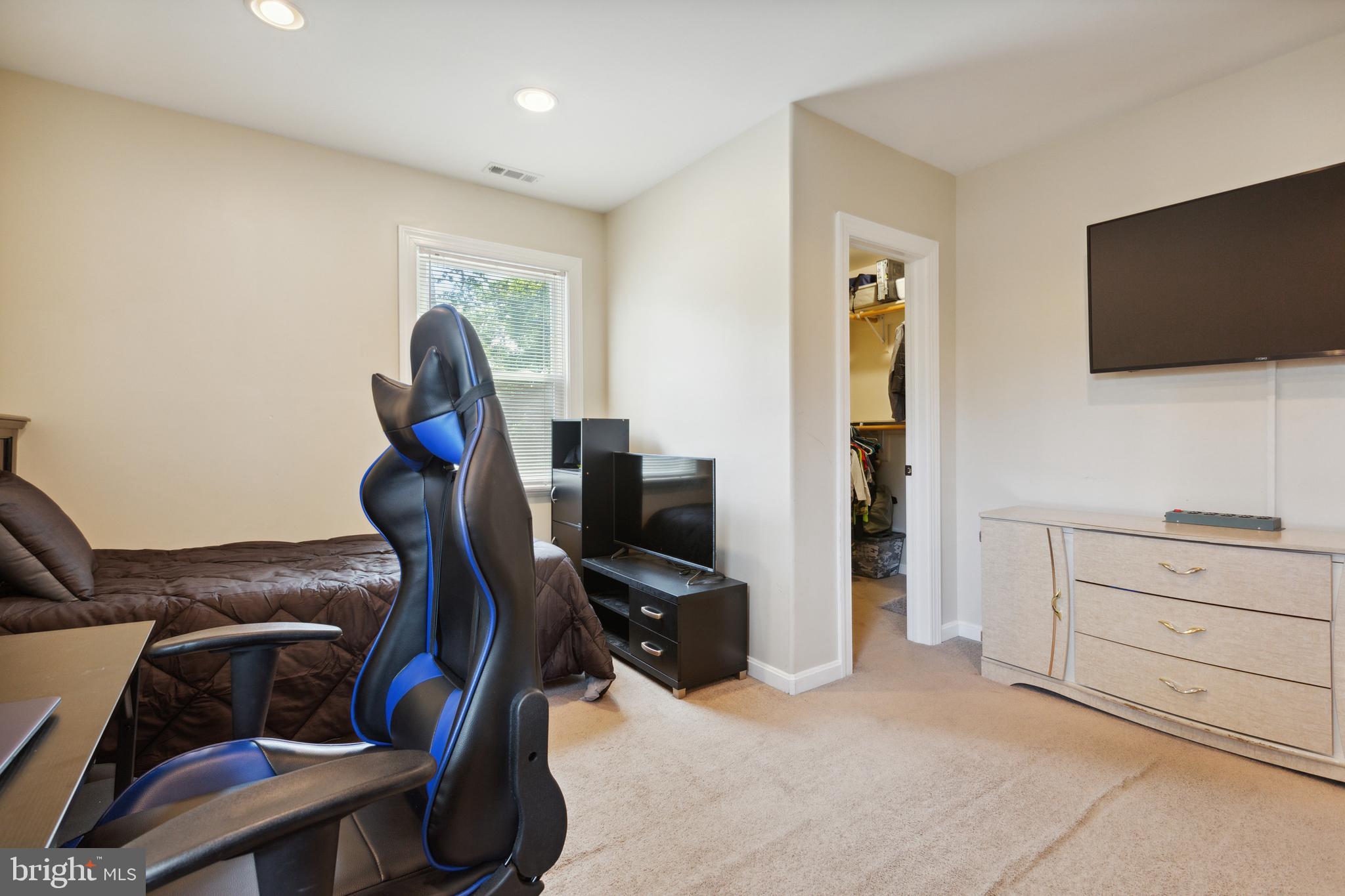 8105 Woodyard Road Clinton, MD 20735 - Photo 36 of 41 3rd Bedroom