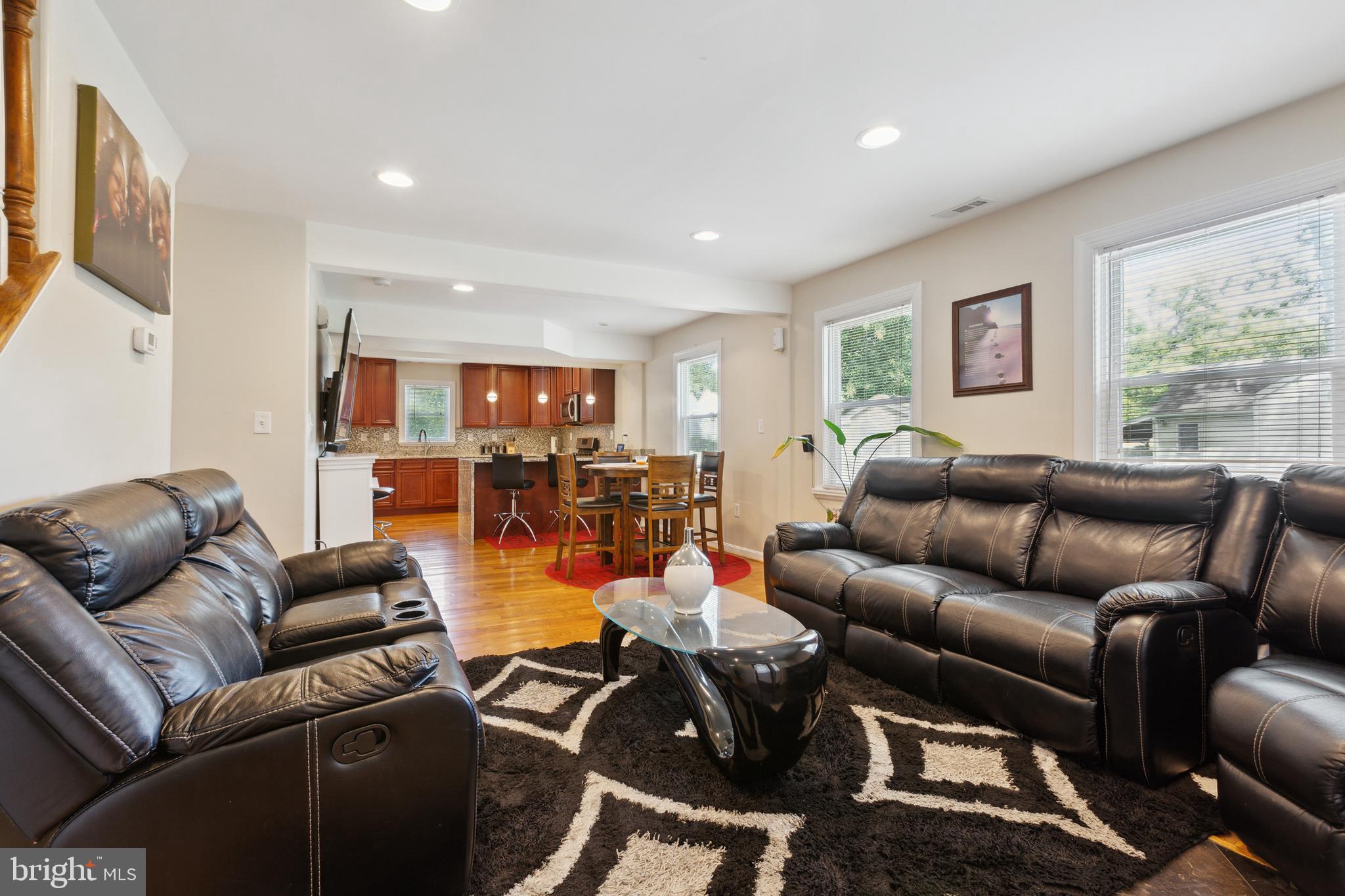 8105 Woodyard Road Clinton, MD 20735 - Photo 6 of 41 Living Room