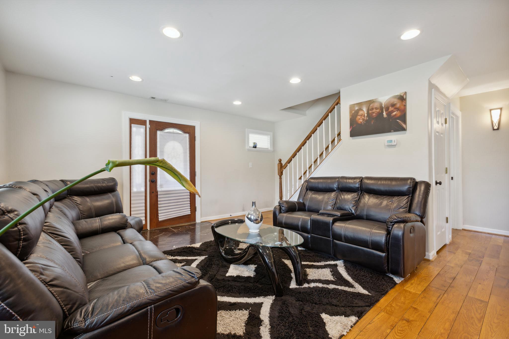 8105 Woodyard Road Clinton, MD 20735 - Photo 7 of 41 Living Room