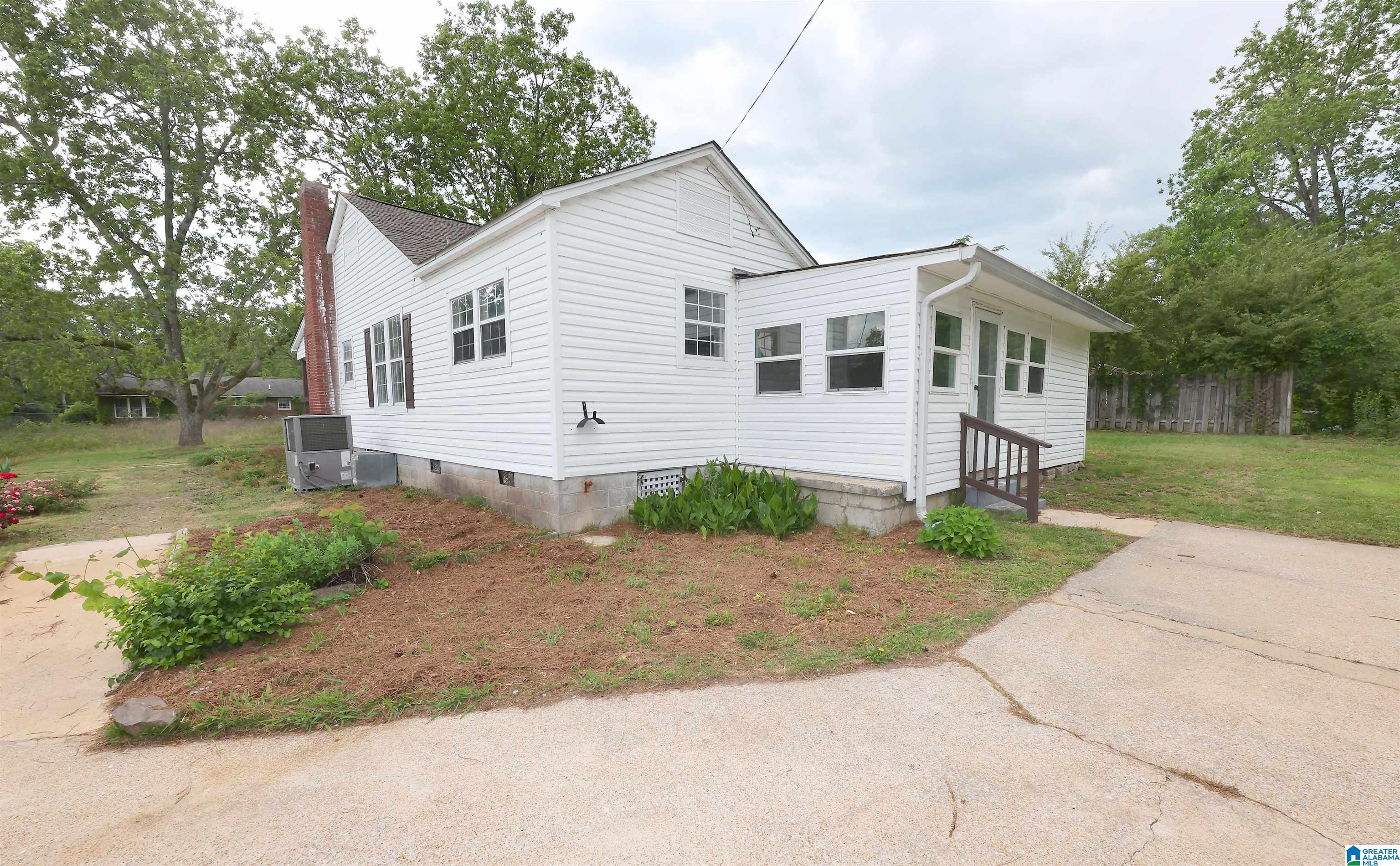 4905 Saks Road Anniston, AL 36206 - Photo 6 of 34