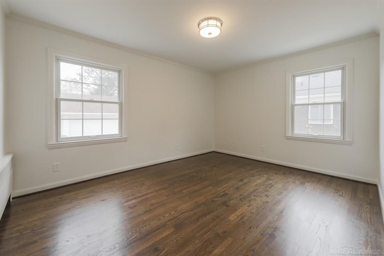 323 Lothrop Road Grosse Pointe Farms, MI 48236 - Photo 15 of 41