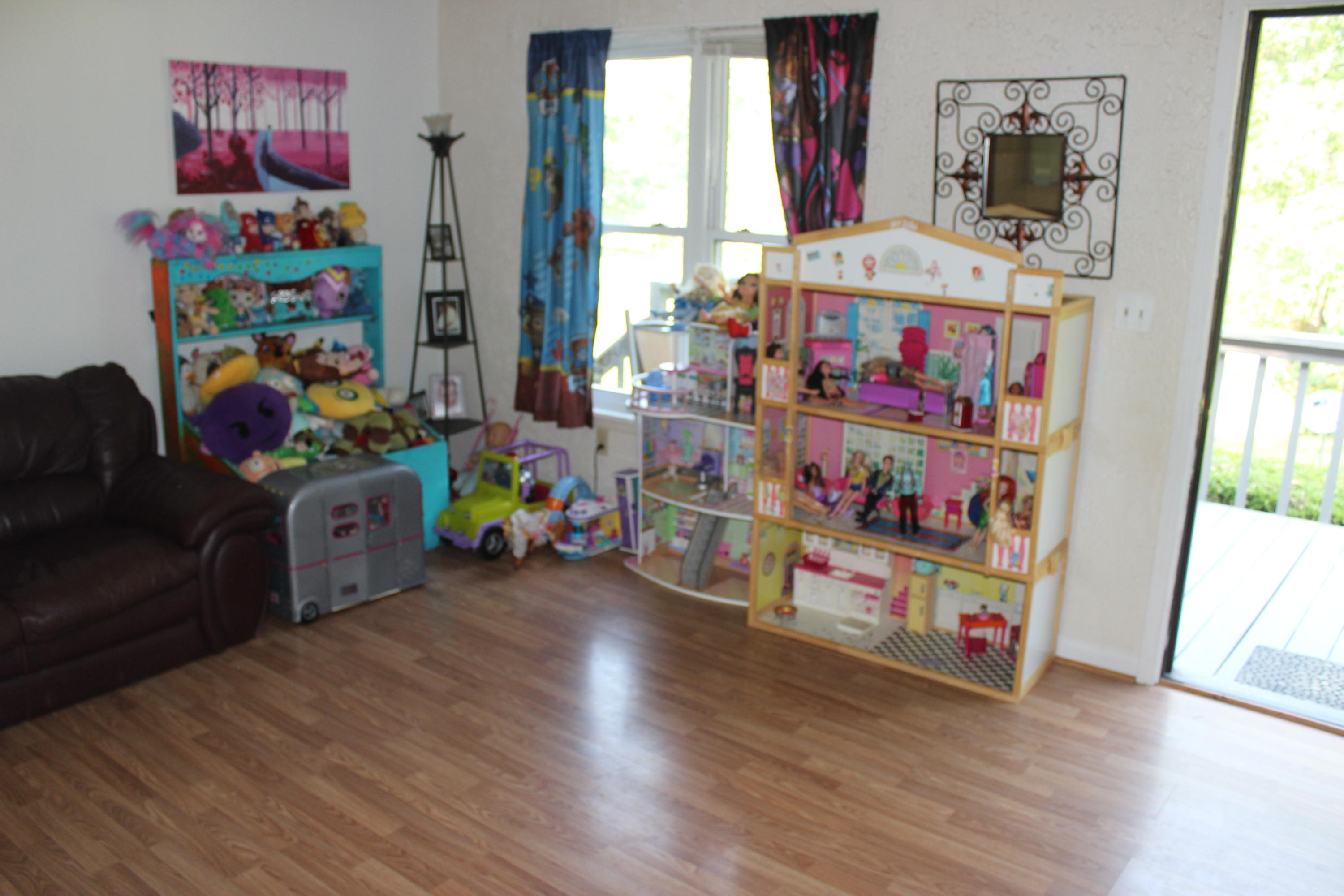 3540 Leffel Road Roanoke, VA 24018 - Photo 5 of 23 Living Room
