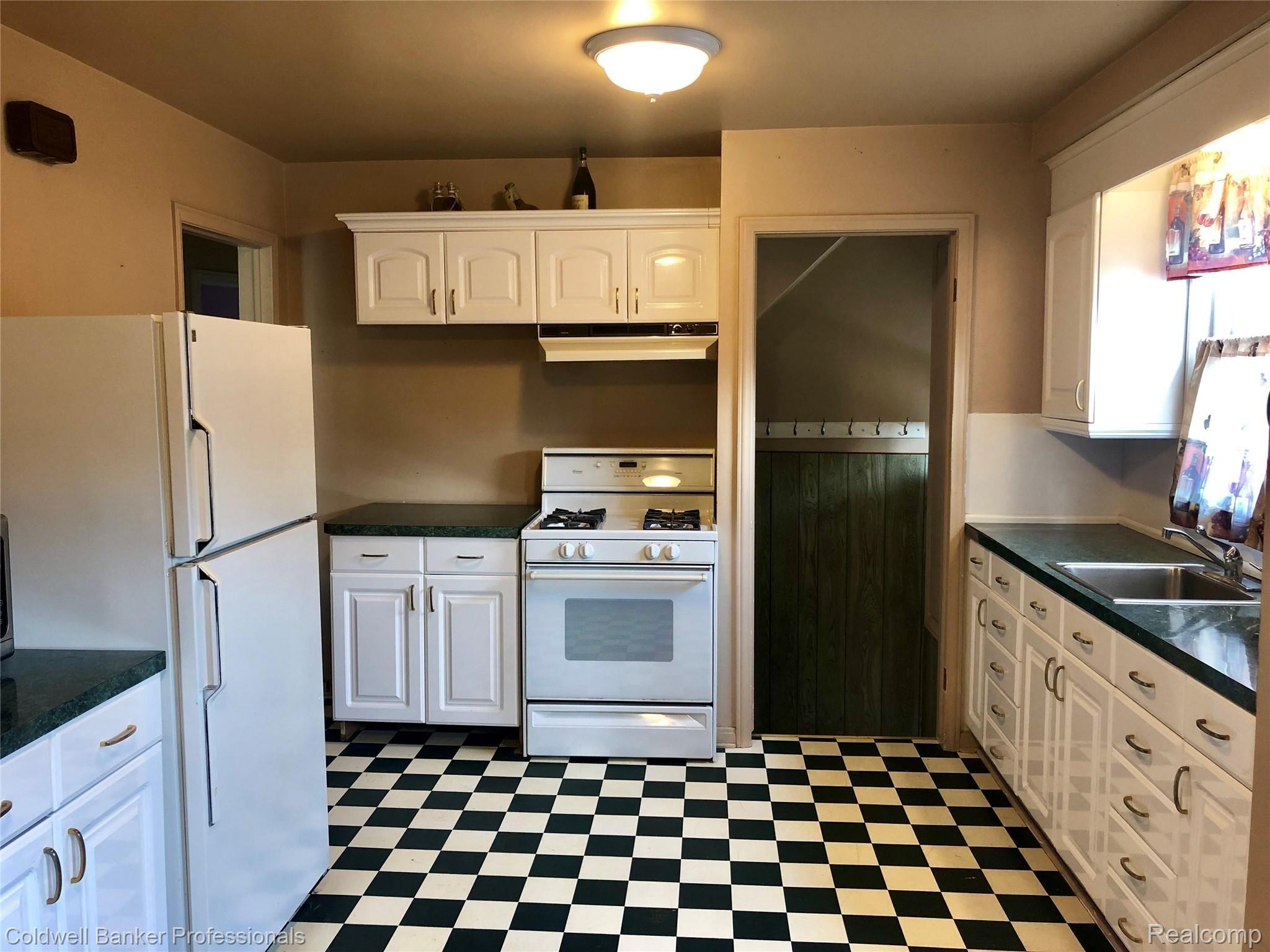 7_Kitchen1.jpg