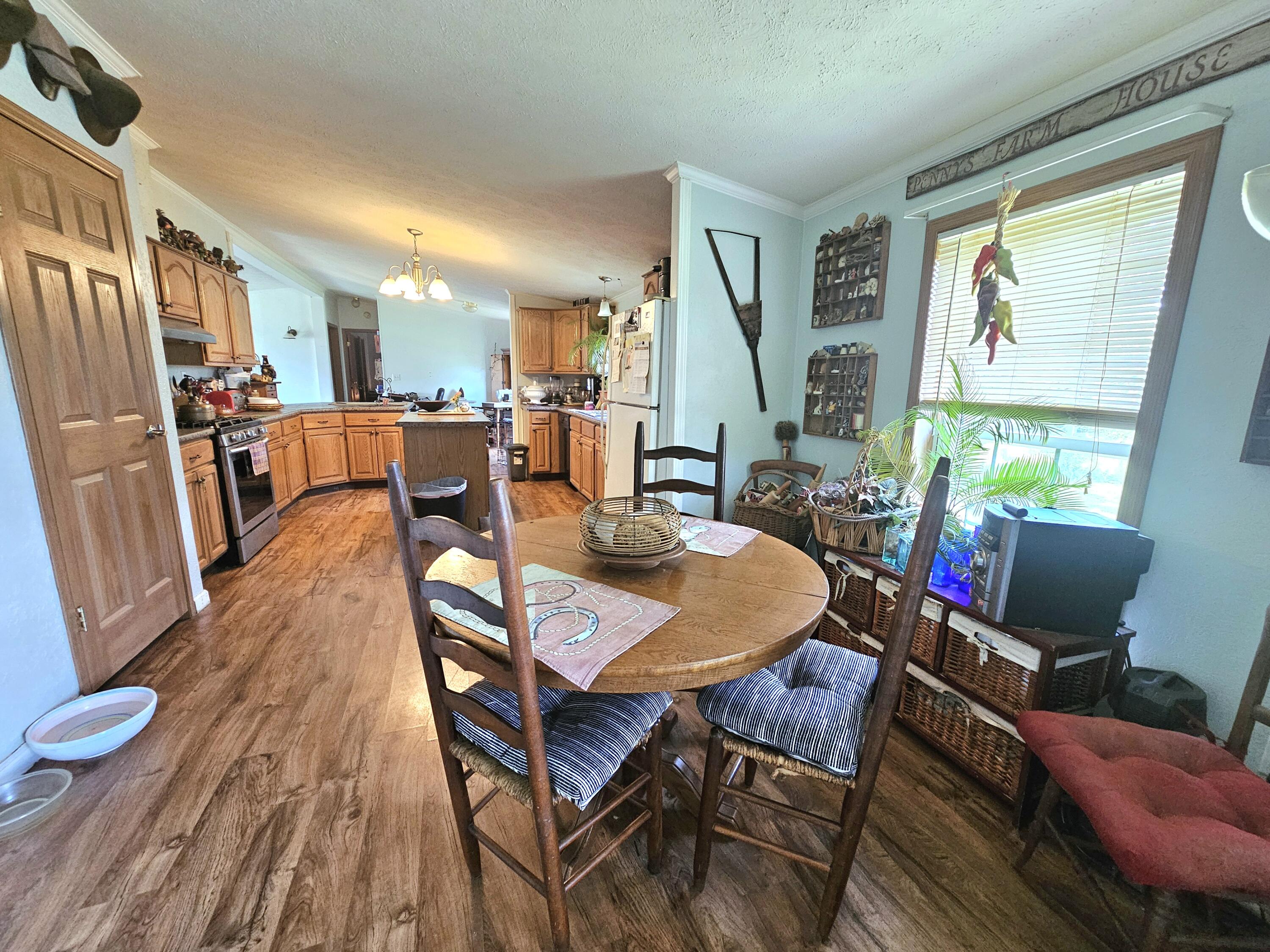 16868 Cedar Road Phillipsburg, MO 65722 - Photo 8 of 11 Dine-in area
