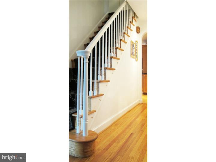1127 Coventry Road Cheltenham, PA 19012 - Photo 3 of 25 Hallway