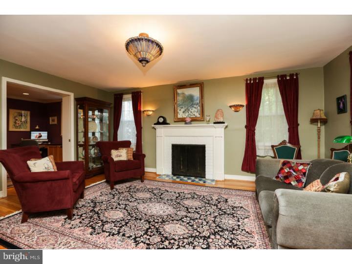 1127 Coventry Road Cheltenham, PA 19012 - Photo 4 of 25 Living Room