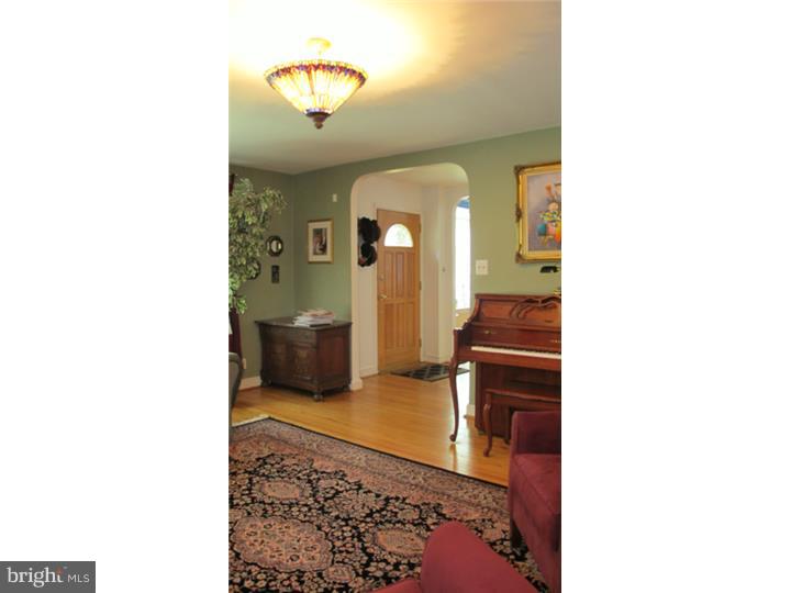 1127 Coventry Road Cheltenham, PA 19012 - Photo 6 of 25 Living Room