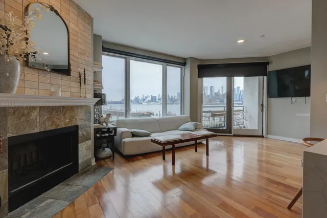 $3,500 | 600 Harbor Boulevard, Unit 867, Weehawken, NJ 07086