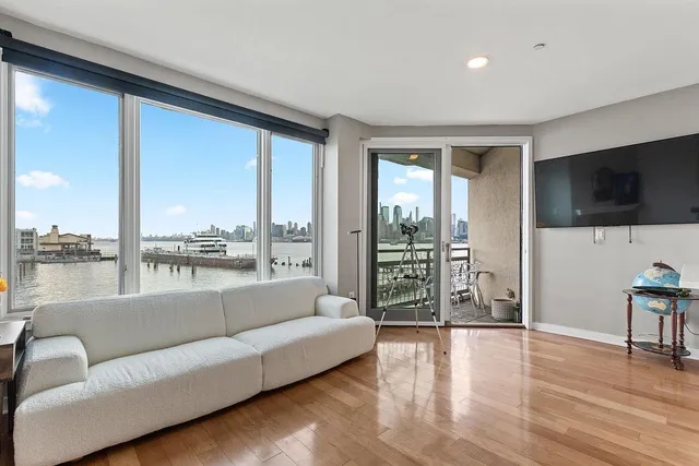 $3,500 | 600 Harbor Boulevard, Unit 867, Weehawken, NJ 07086