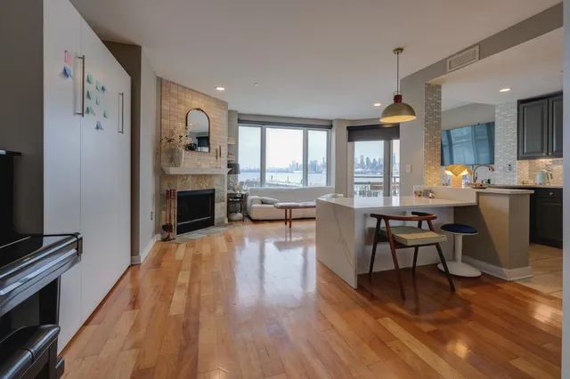 $3,500 | 600 Harbor Boulevard, Unit 867, Weehawken, NJ 07086