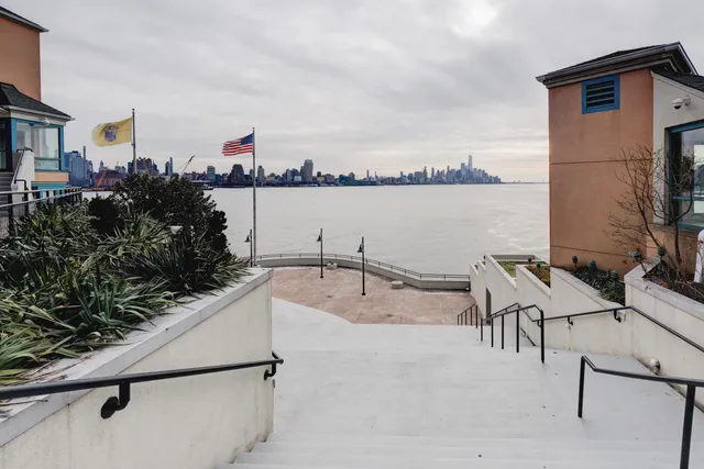$3,500 | 600 Harbor Boulevard, Unit 867, Weehawken, NJ 07086