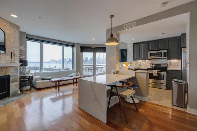 $3,500 | 600 Harbor Boulevard, Unit 867, Weehawken, NJ 07086