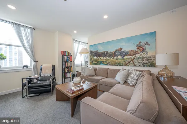 $1,800 | 111 South 15th Street, Unit 2001, Philadelphia, PA 19102