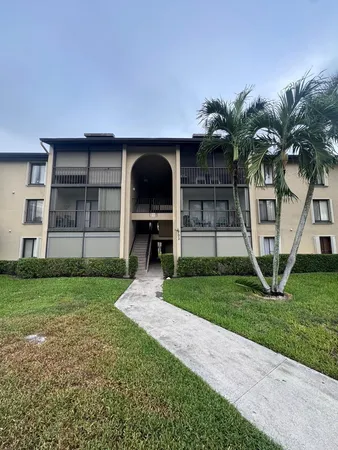 $1,800 | 703 Sunny Pine Way, Unit C1, Greenacres, FL 33415