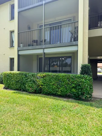 $1,800 | 703 Sunny Pine Way, Unit C1, Greenacres, FL 33415