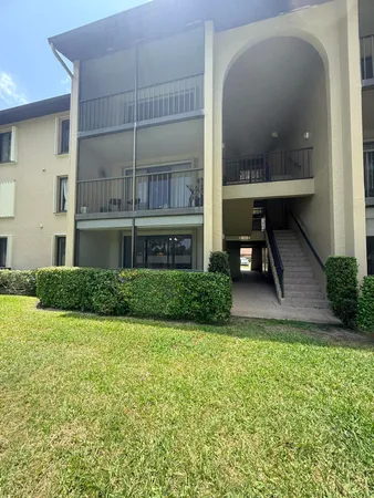 $1,800 | 703 Sunny Pine Way, Unit C1, Greenacres, FL 33415