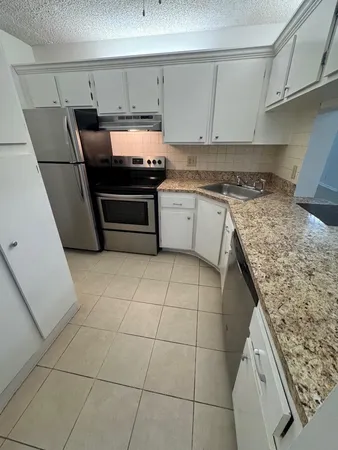 $1,800 | 703 Sunny Pine Way, Unit C1, Greenacres, FL 33415