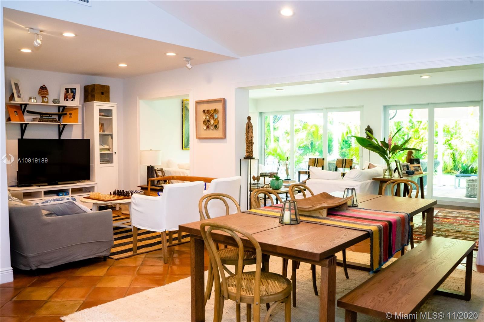 524 Woodcrest Road Key Biscayne, FL 33149 - Photo 2 of 10