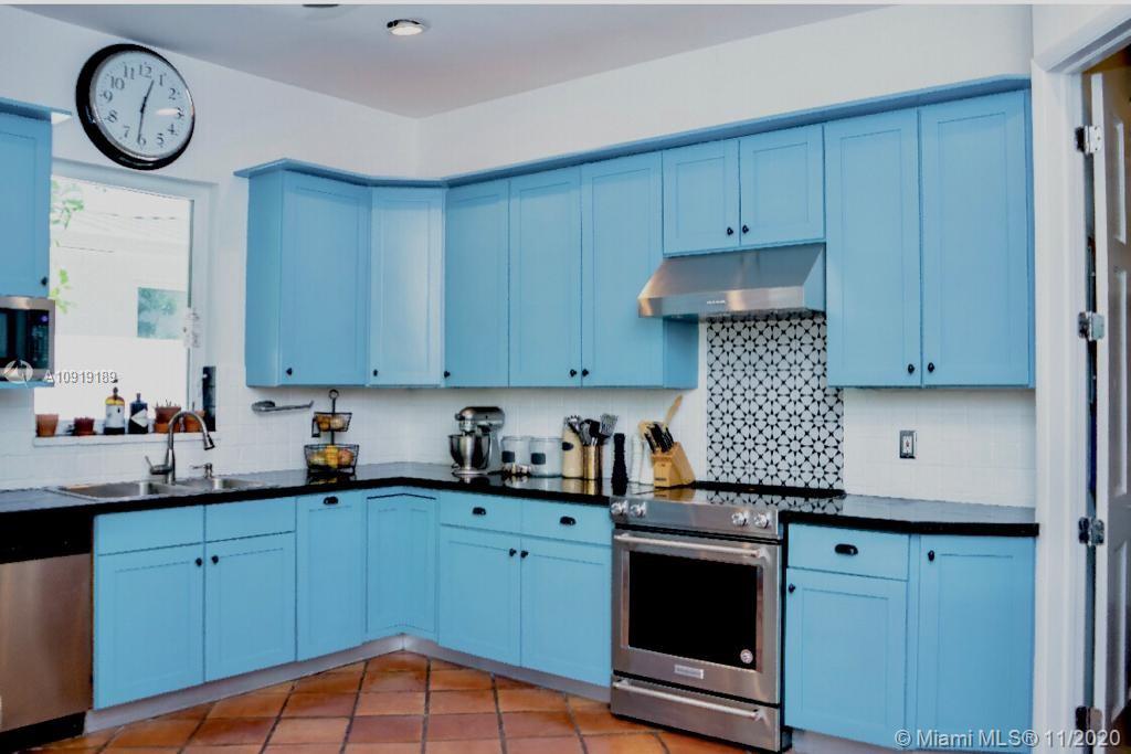 524 Woodcrest Road Key Biscayne, FL 33149 - Photo 4 of 10