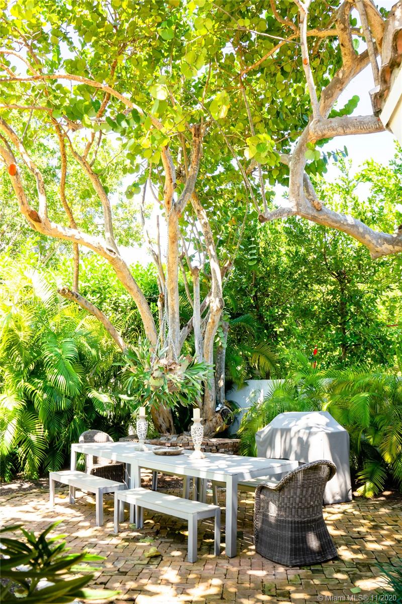 524 Woodcrest Road Key Biscayne, FL 33149 - Photo 8 of 10