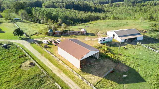 $799,999 | 9855 Buttermilk Ridge Road, Lawrenceburg, TN 38464