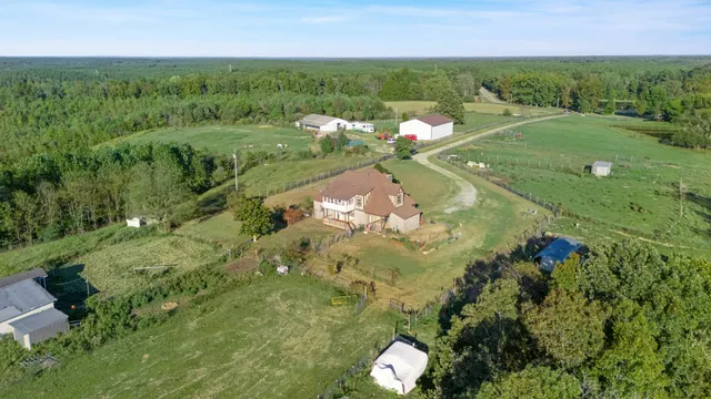 $799,999 | 9855 Buttermilk Ridge Road, Lawrenceburg, TN 38464