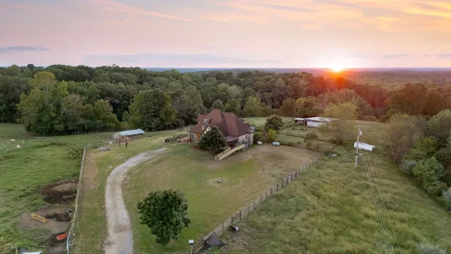 $799,999 | 9855 Buttermilk Ridge Road, Lawrenceburg, TN 38464