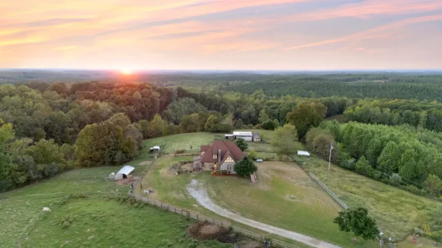 $799,999 | 9855 Buttermilk Ridge Road, Lawrenceburg, TN 38464