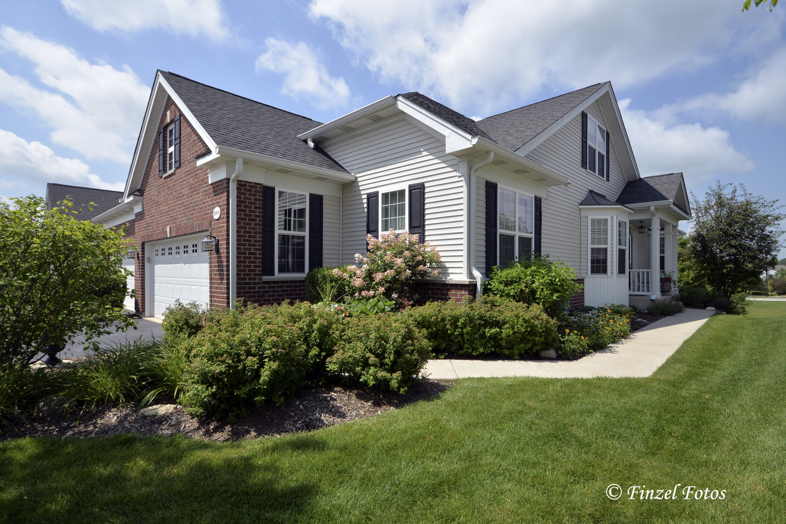 1008 Riviera Drive Elgin, IL 60124 - Photo 1 of 21