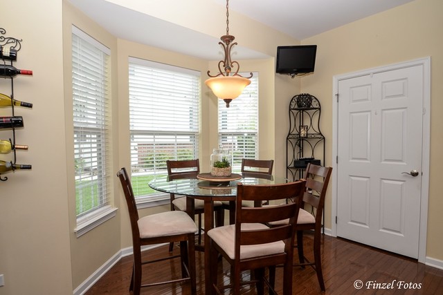 1008 Riviera Drive Elgin, IL 60124 - Photo 3 of 21