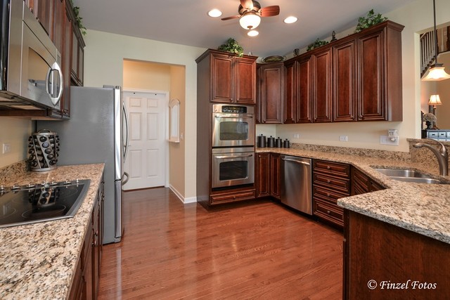 1008 Riviera Drive Elgin, IL 60124 - Photo 5 of 21