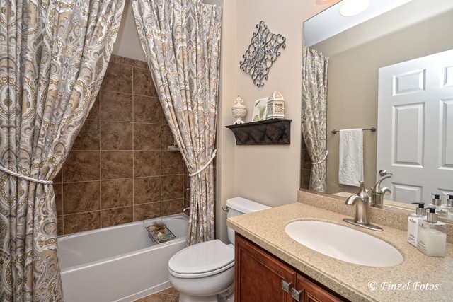 1008 Riviera Drive Elgin, IL 60124 - Photo 7 of 21
