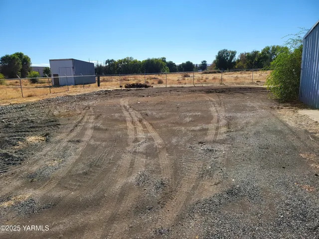 $450,000 | 300 Fort Road, Toppenish, WA 98948