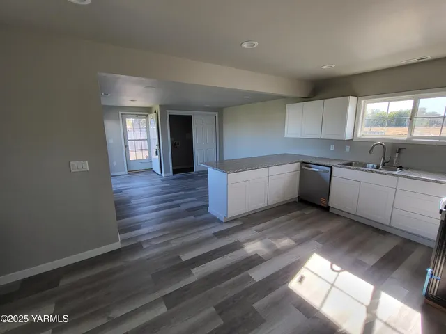 $450,000 | 300 Fort Road, Toppenish, WA 98948