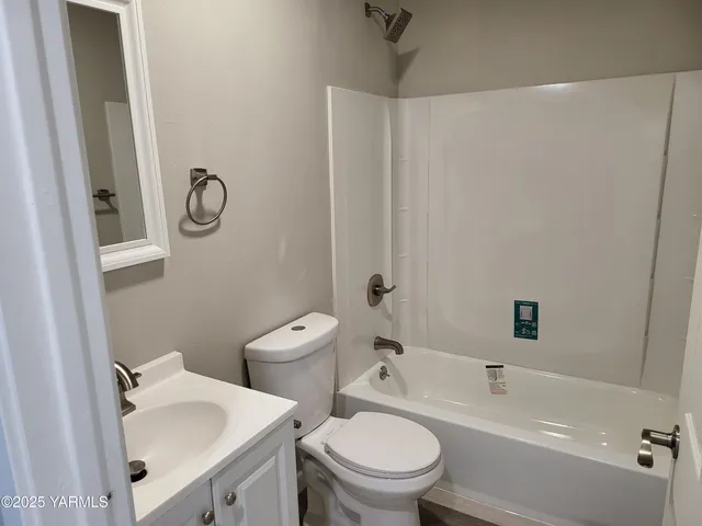 $450,000 | 300 Fort Road, Toppenish, WA 98948