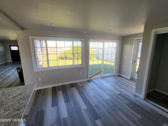 $450,000 | 300 Fort Road, Toppenish, WA 98948