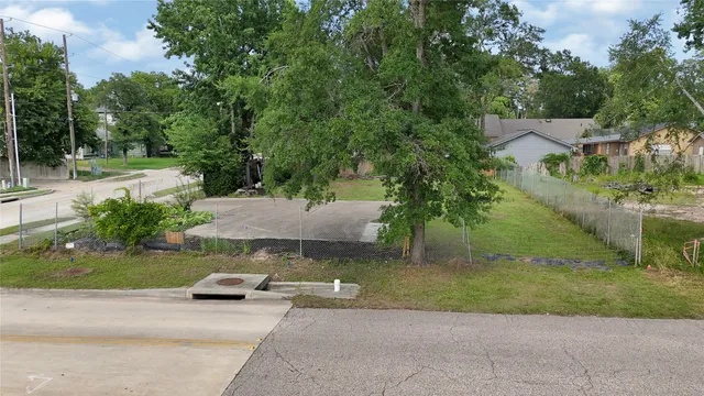 $1,000 | 1620 Odd Fellow Street, Conroe, TX 77301