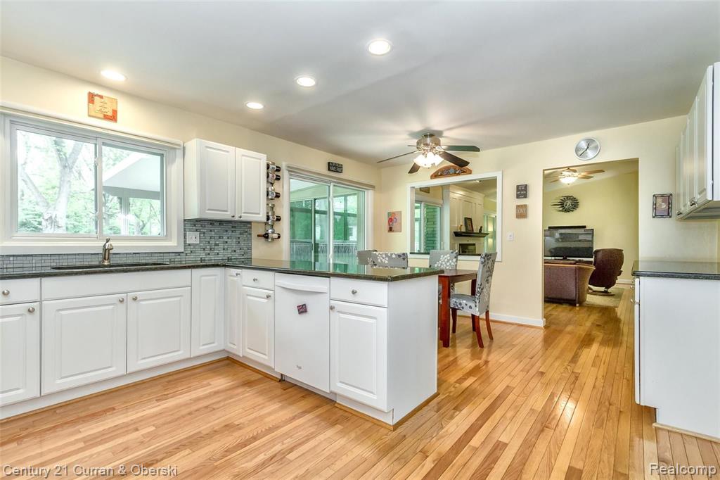 28735 Salem Road Farmington, MI 48334 - Photo 6 of 42