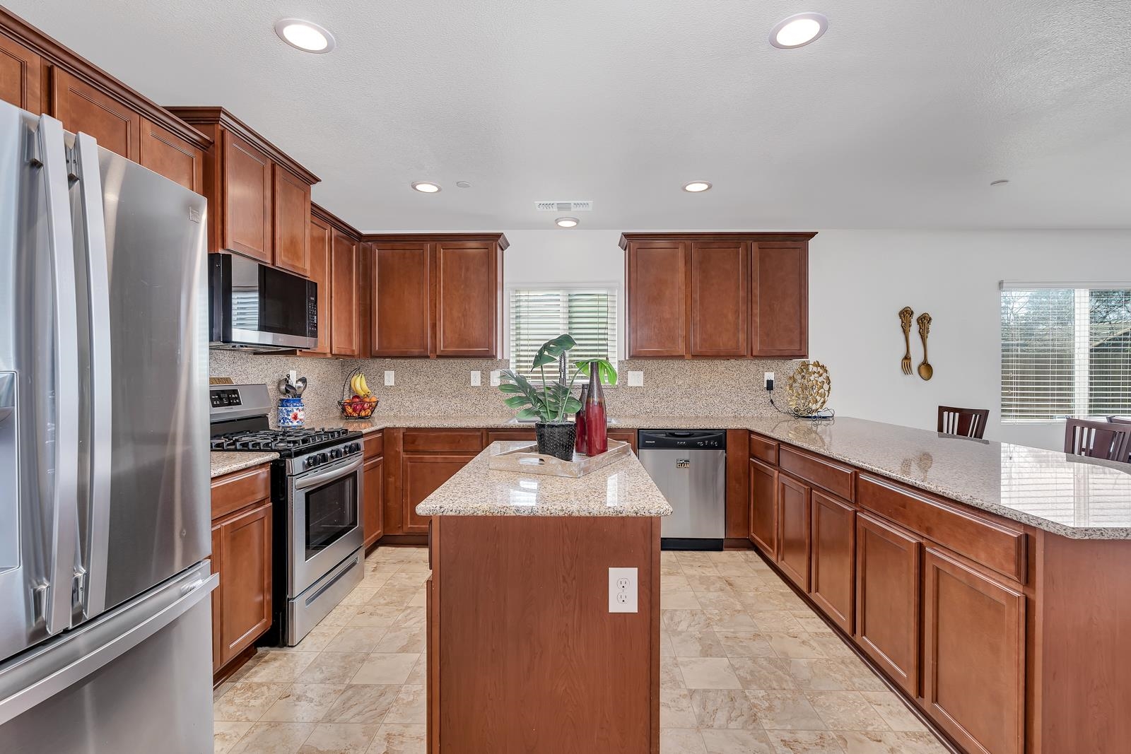 336 Solano Street Madera, CA 93638 - Photo 9 of 41