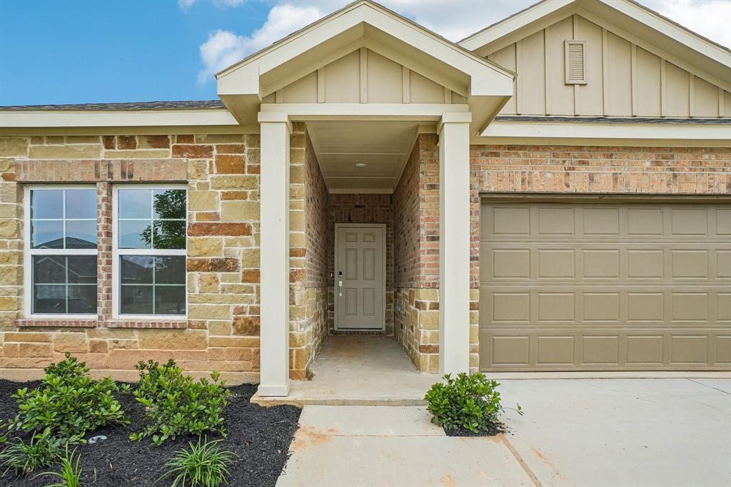369 Declan Street Springtown, TX 76082 - Photo 3 of 37